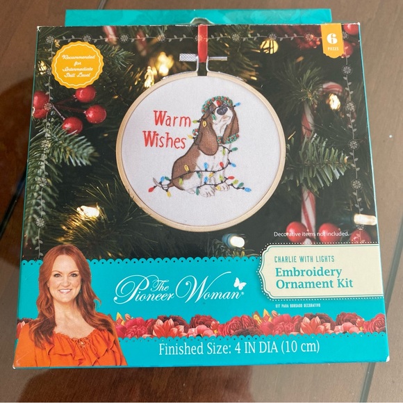 The Pioneer Woman embroidery ornament kit - Picture 1 of 2